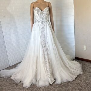 Elegant White Lace Wedding Dress